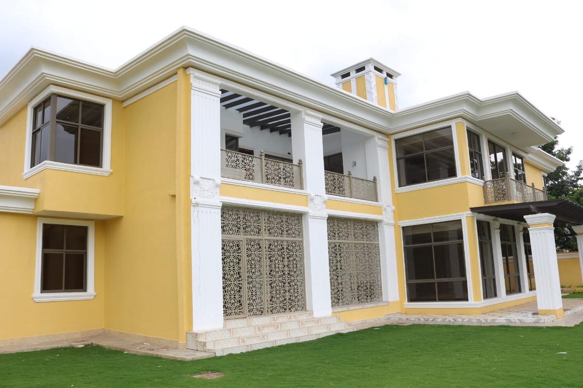 5 Bed House with En Suite in Runda - 11