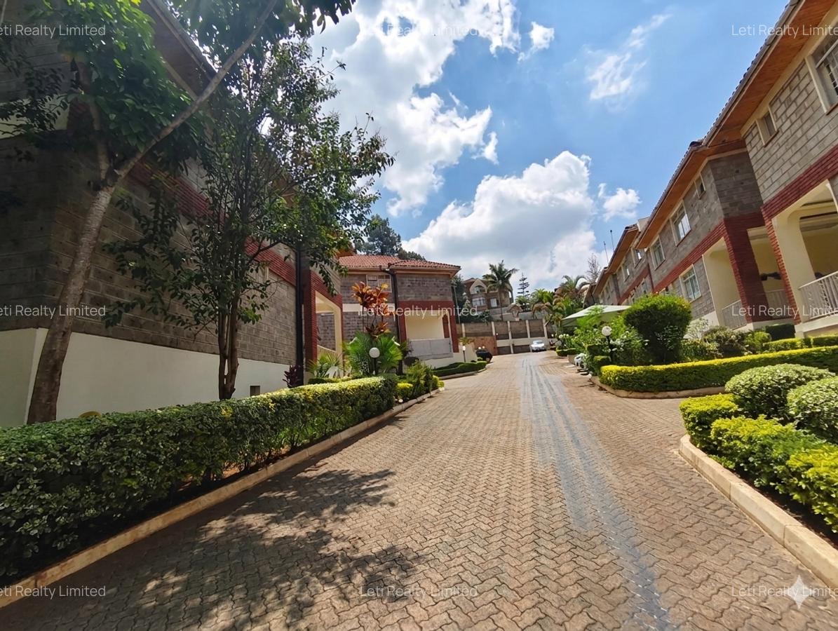 5 Bed Townhouse with En Suite in Lavington - 2