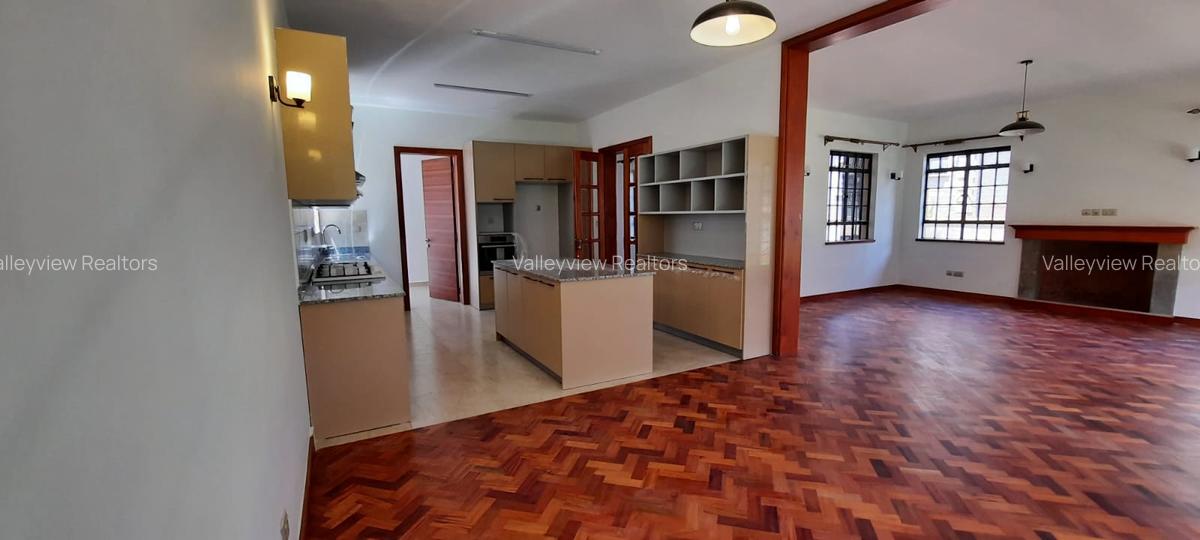 5 Bed Townhouse with En Suite at Lavington - 20