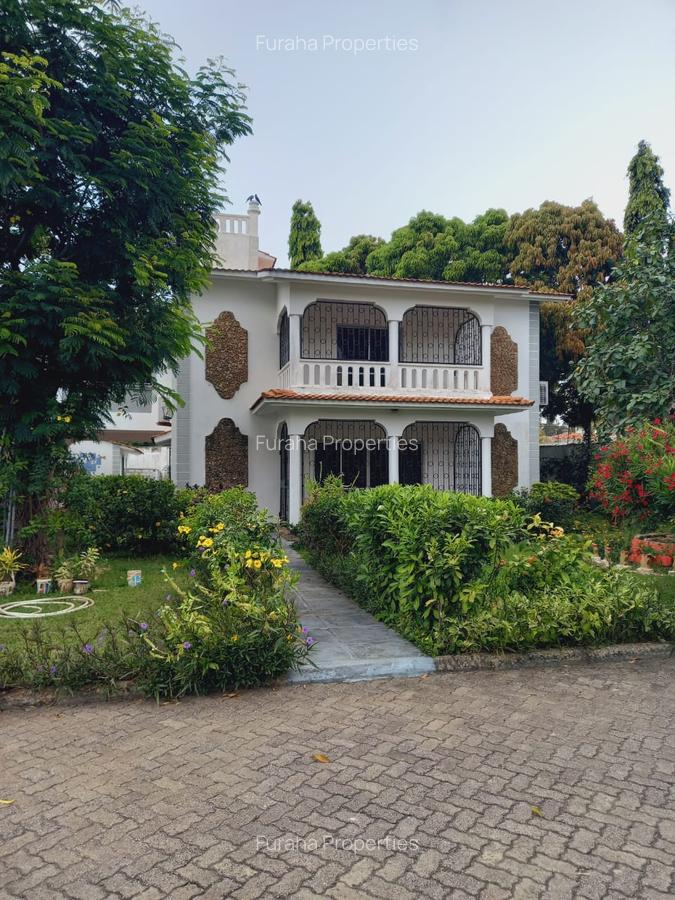 4 Bed House with En Suite in Nyali Area - 1