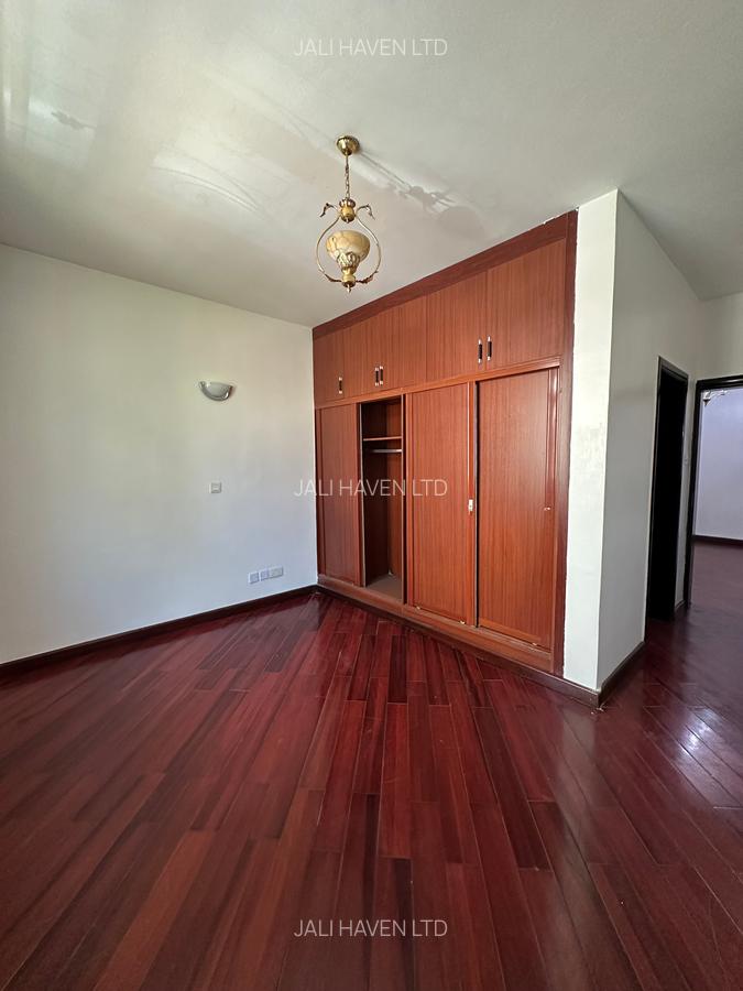 5 Bed Villa with En Suite in Lavington - 17