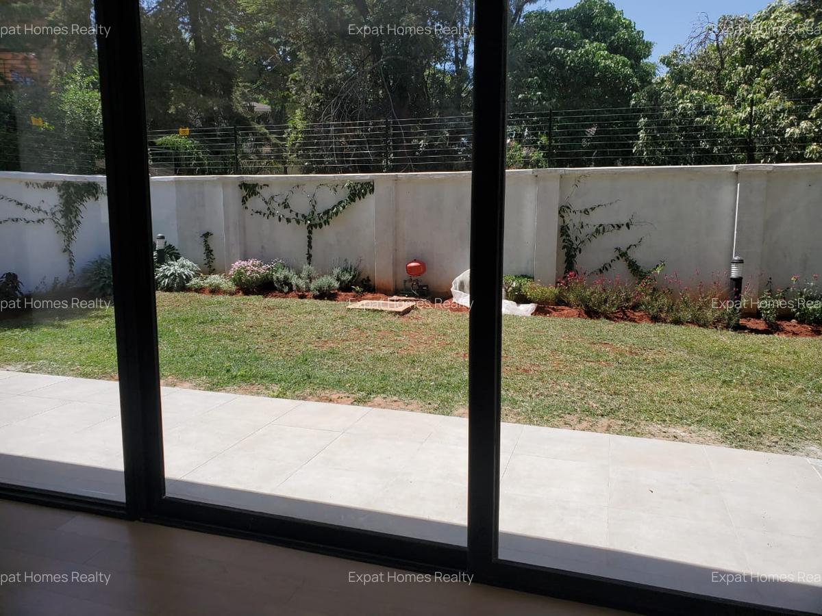 4 Bed Villa with En Suite in Lavington - 1