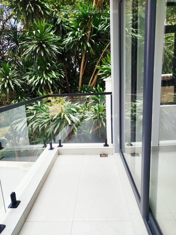 3 Bed Apartment with En Suite in Brookside - 7