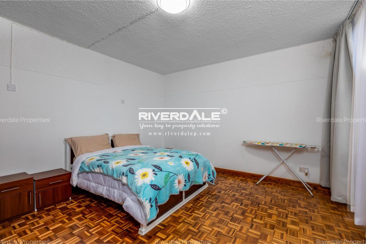 5 Bed House with En Suite in Runda - 18