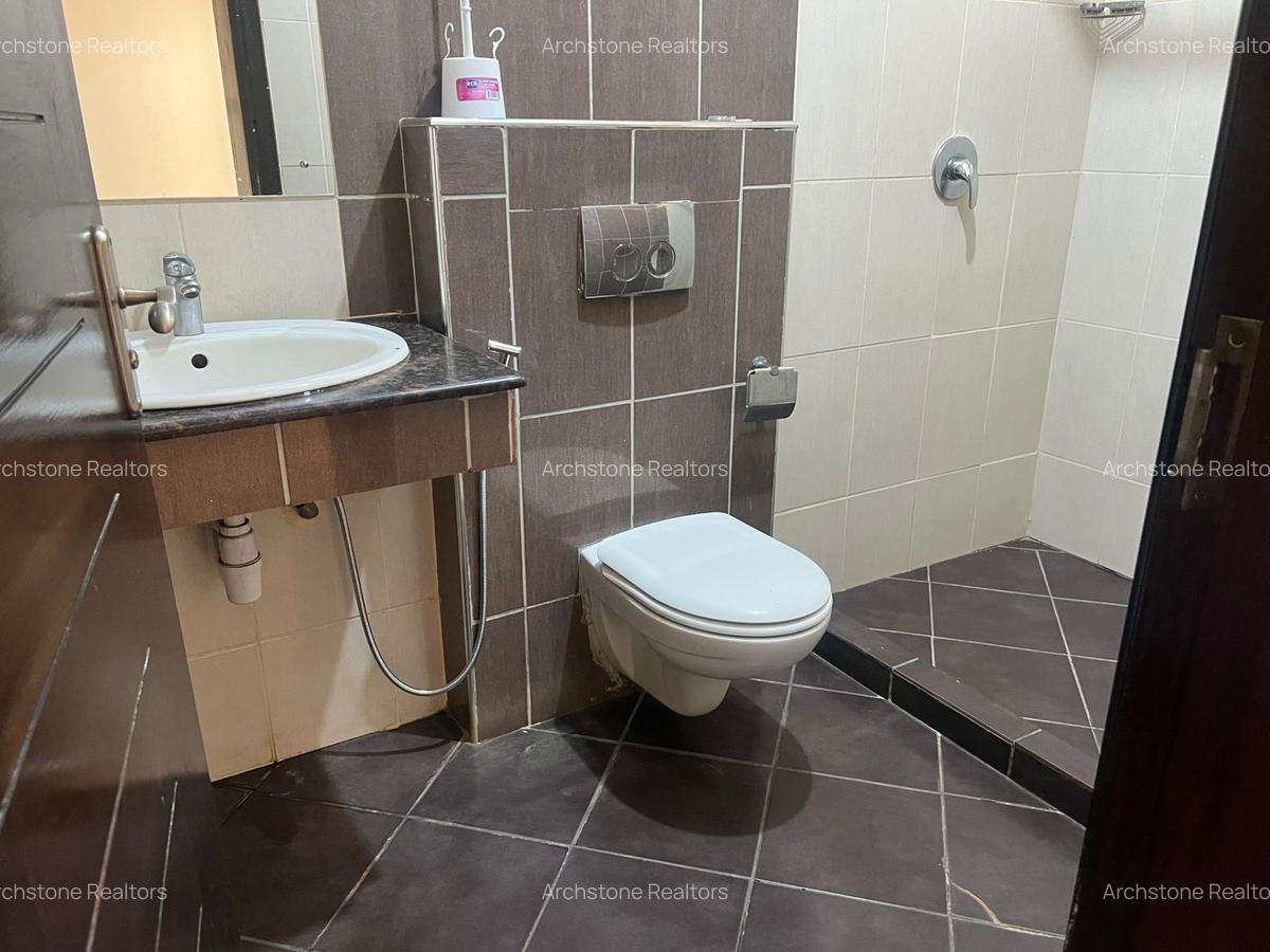 7 Bed House with En Suite in Runda - 10