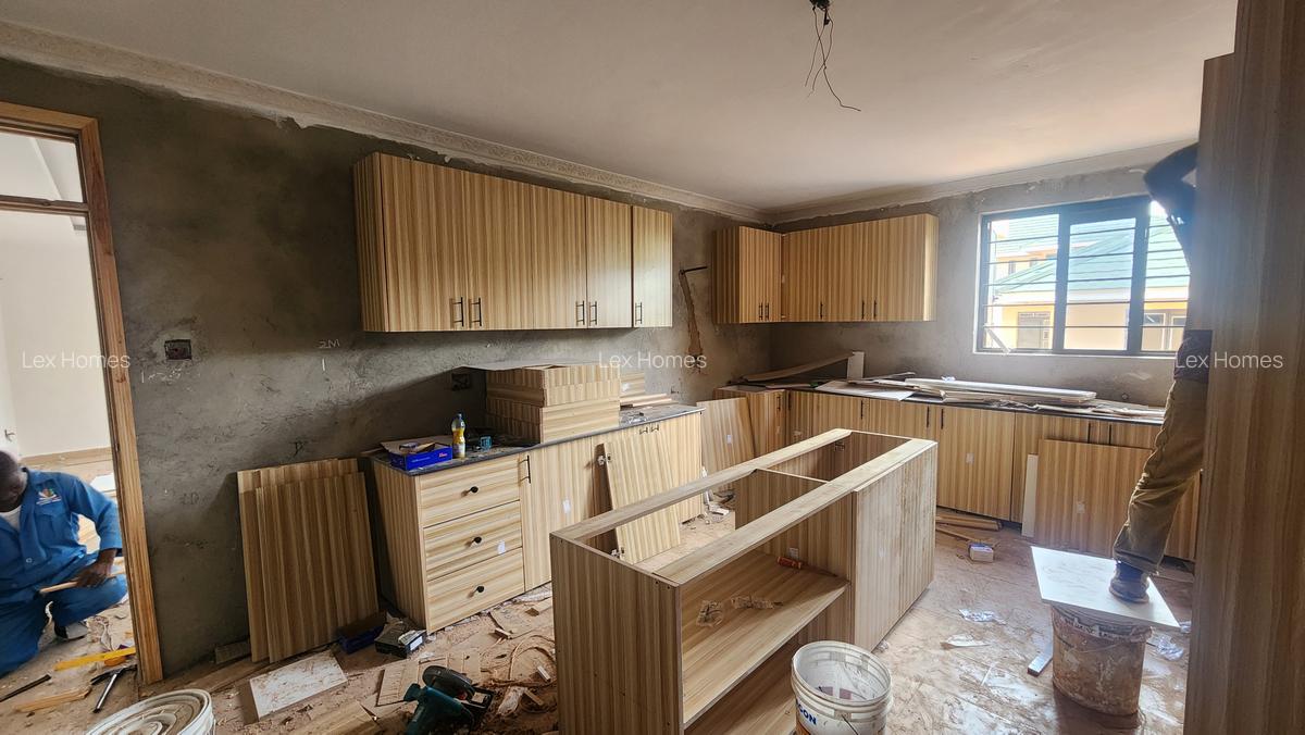 4 Bed House with En Suite at Parkplace - 5