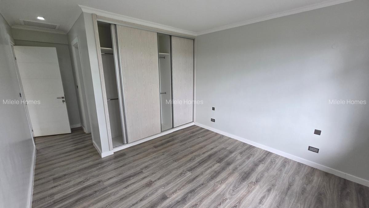 5 Bed Townhouse with En Suite at Paradise - 8