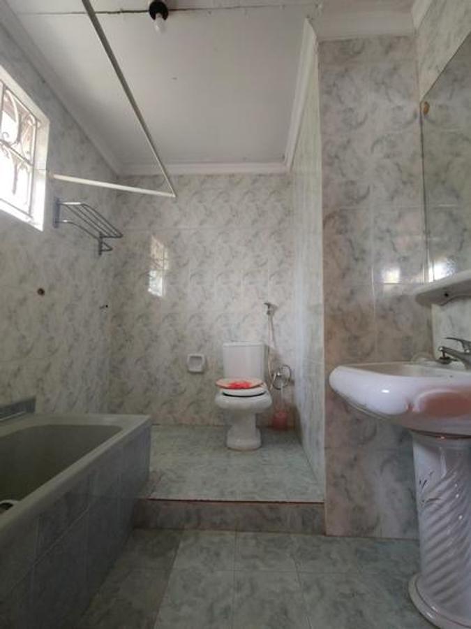 5 Bed Villa with En Suite at Kisembe - 10