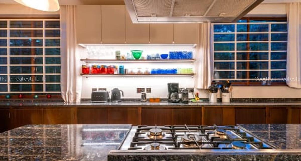 5 Bed House with En Suite in Runda - 15