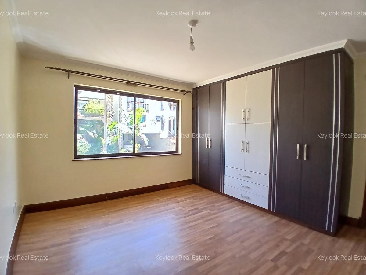 5 Bed Townhouse with En Suite at Gravelia Groove - 16