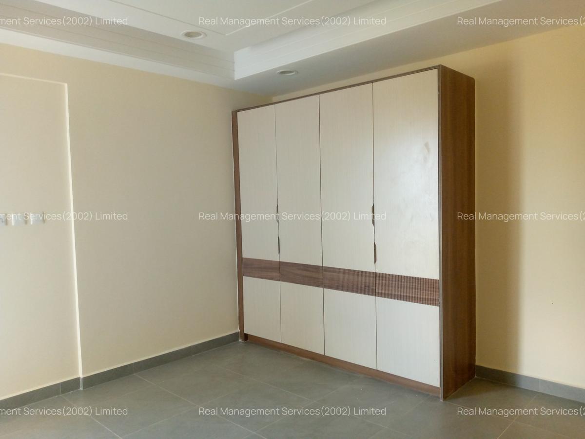 4 Bed Apartment with En Suite at Githuri Road - 8