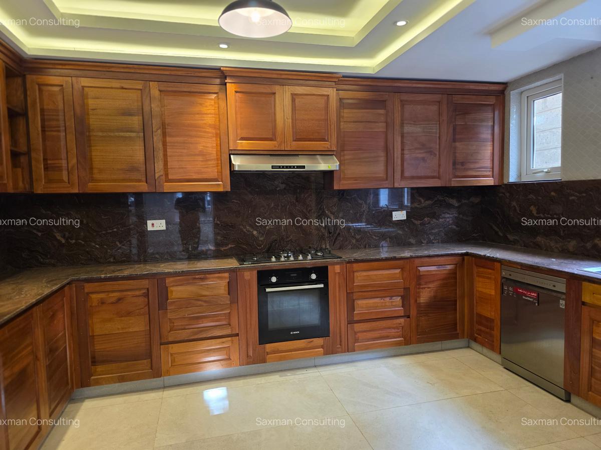 5 Bed Villa with En Suite in Lavington - 4