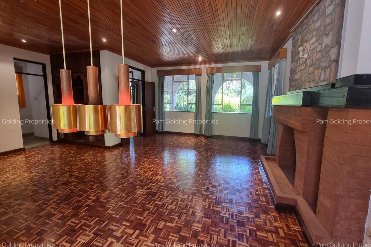 5 Bed House with Garden in Rosslyn - 5