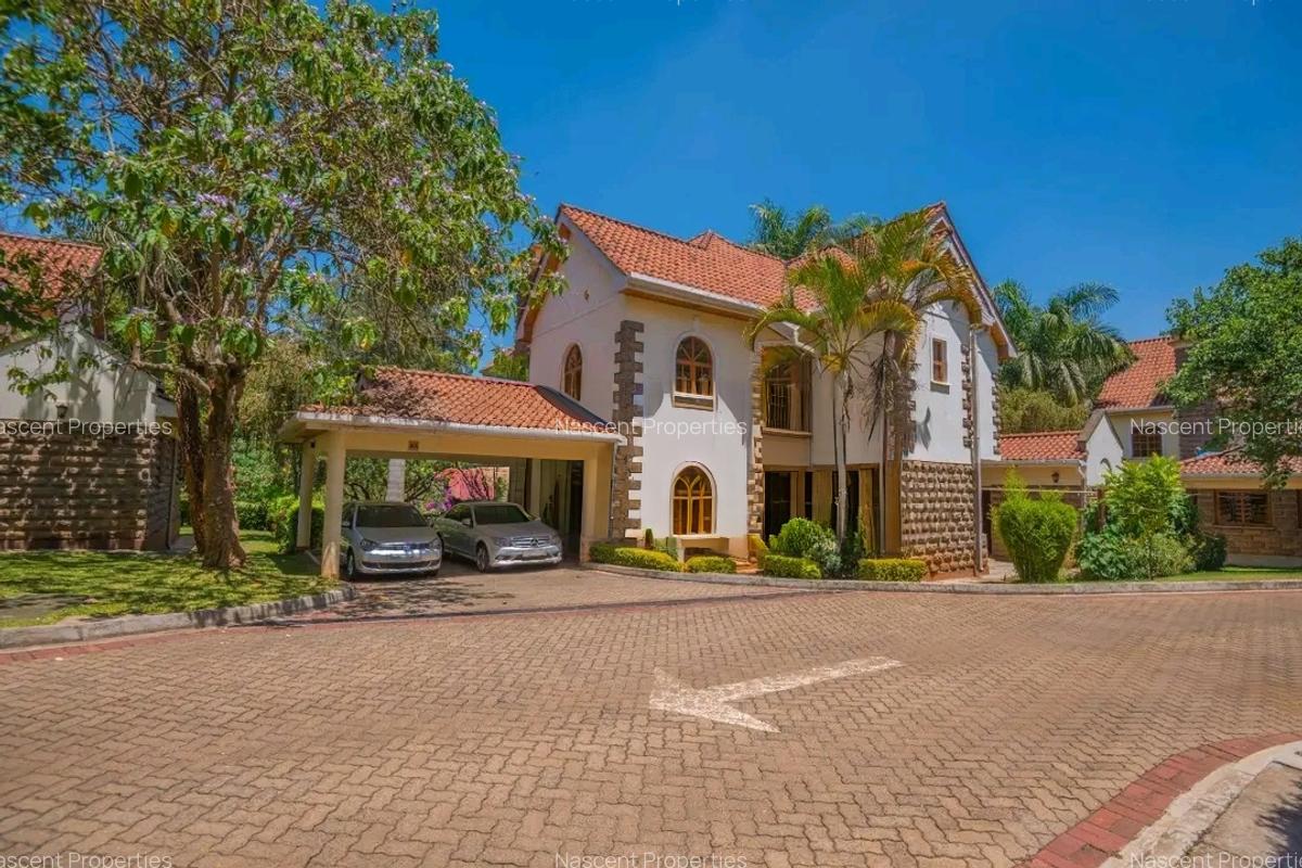 4 Bed House with En Suite in Lavington - 14