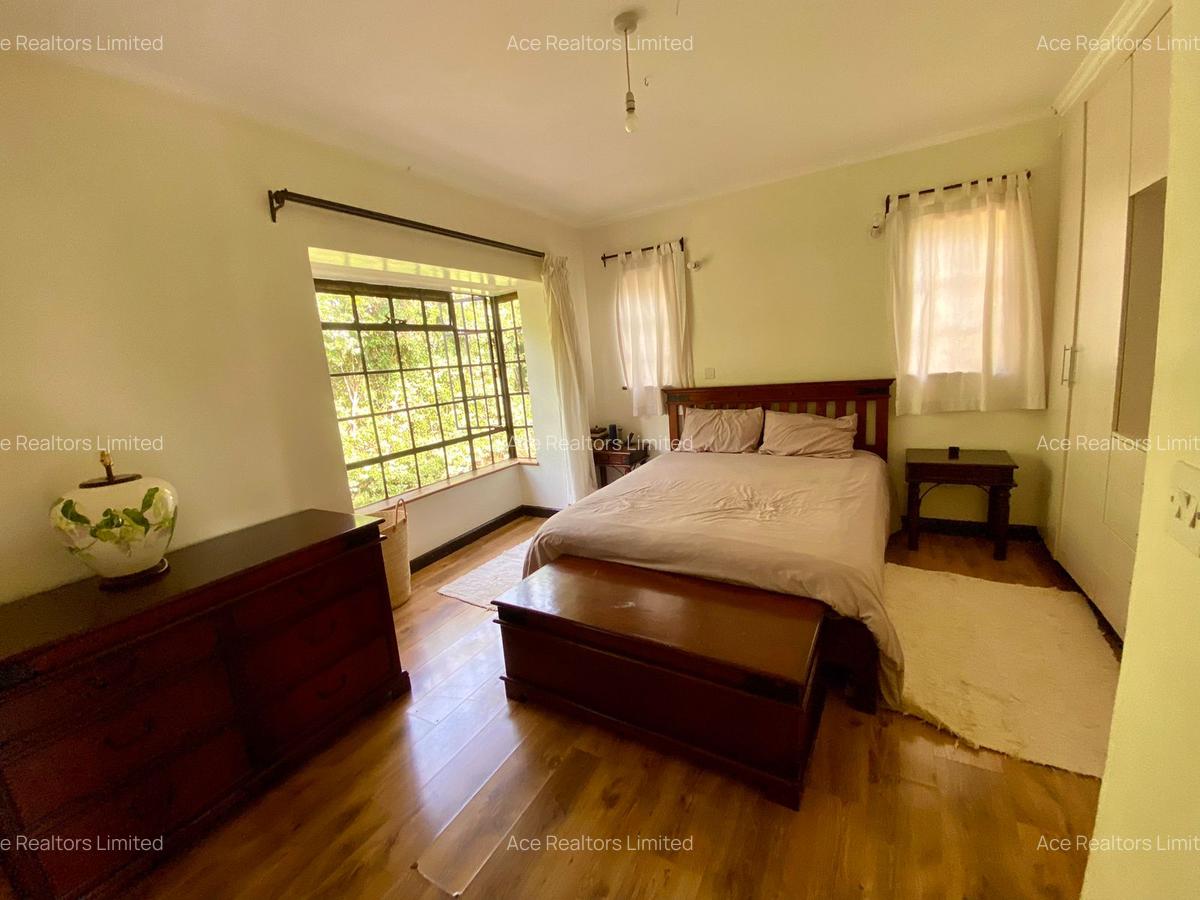 4 Bed Townhouse with En Suite at Redhill - 4