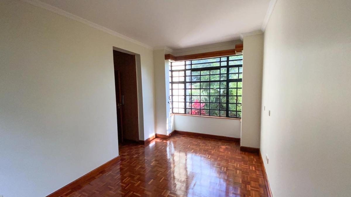 5 Bed Townhouse with En Suite in Rosslyn - 12