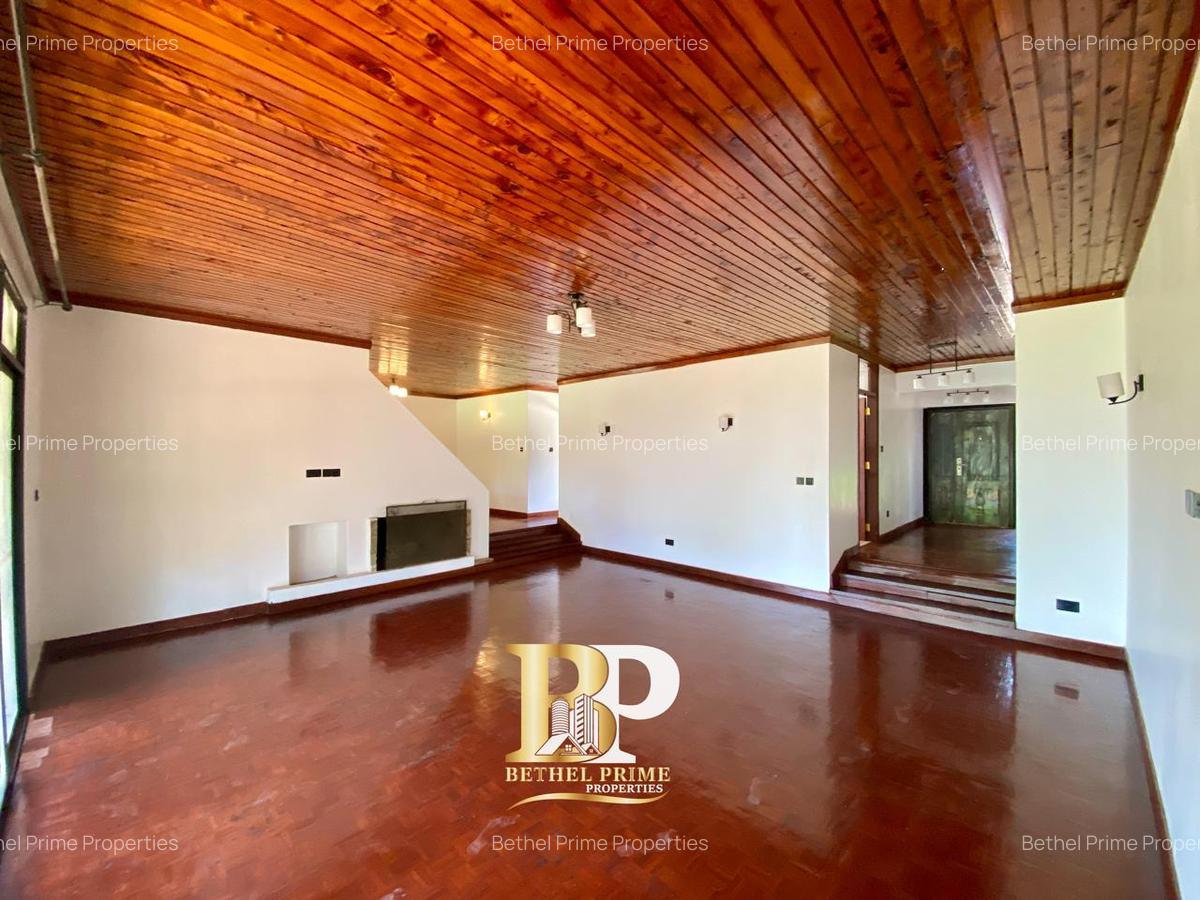 4 Bed House with En Suite at Loresho Crescent - 4