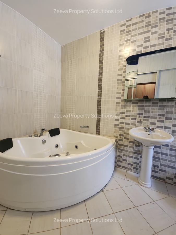 5 Bed House with En Suite in Lavington - 17