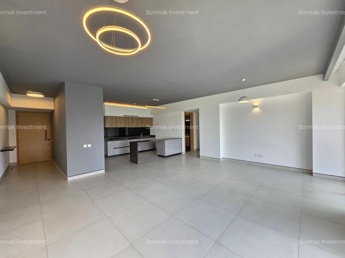 3 Bed Apartment with En Suite at Apartments - 13