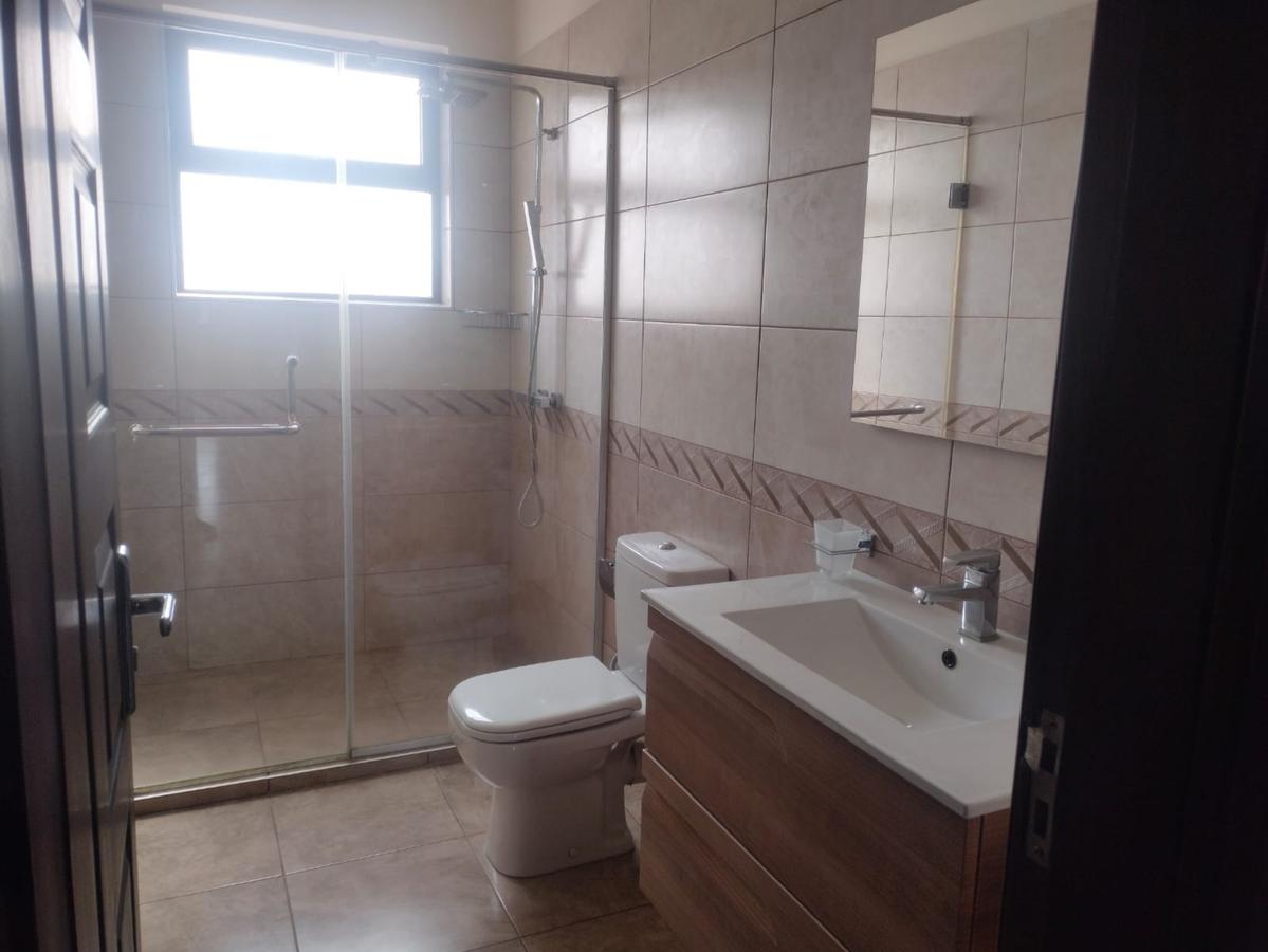 3 Bed Apartment with En Suite at Located In Parklands Few Minutes Drive To Gigiri - 9