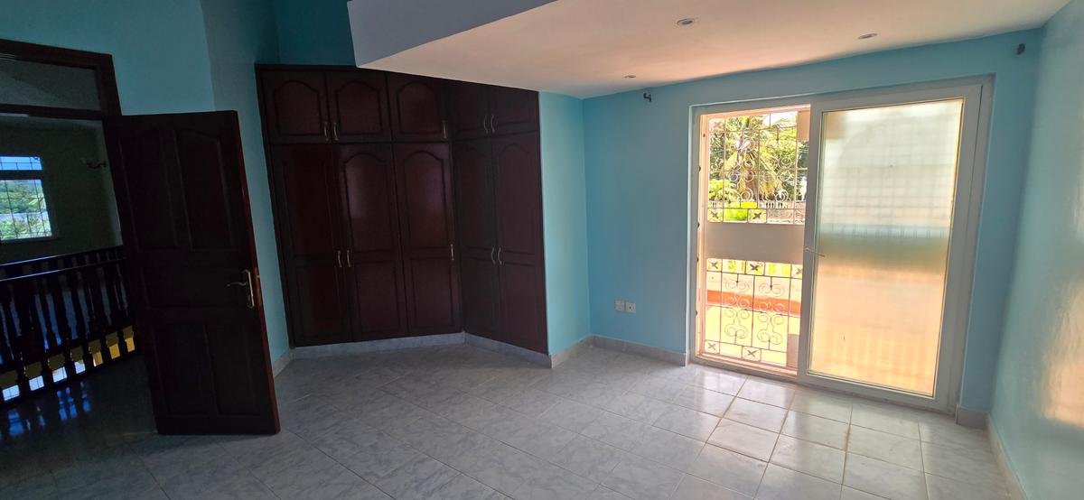 5 Bed Townhouse with En Suite in Nyali Area - 5