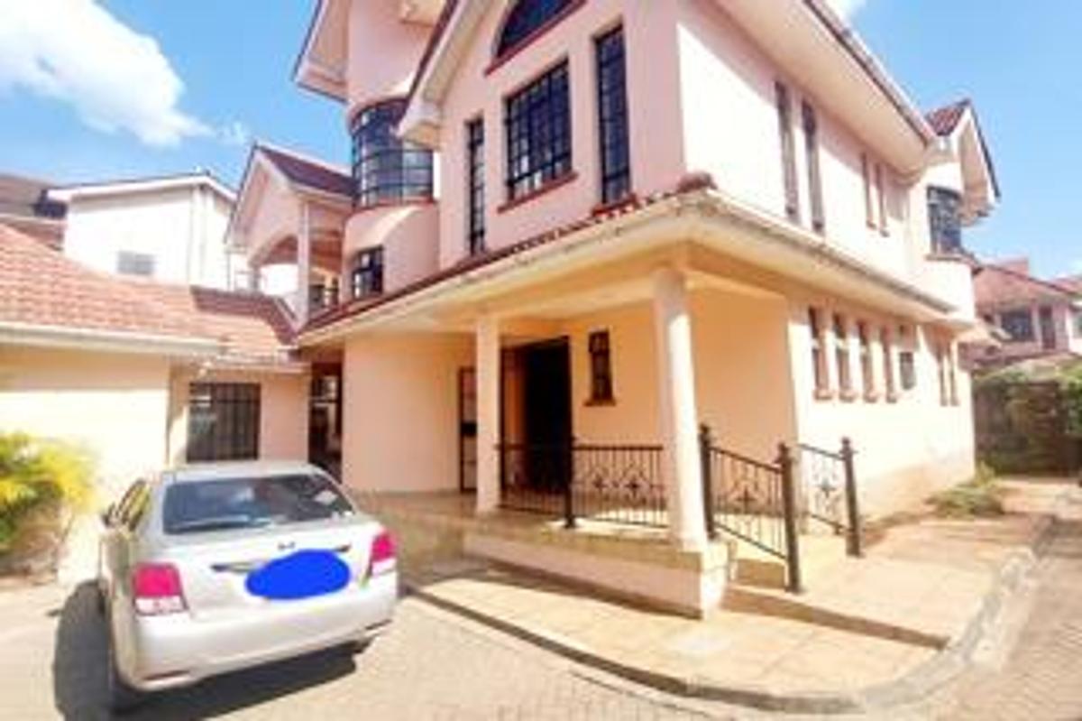 5 Bed Townhouse with En Suite at Lavington Green - 3