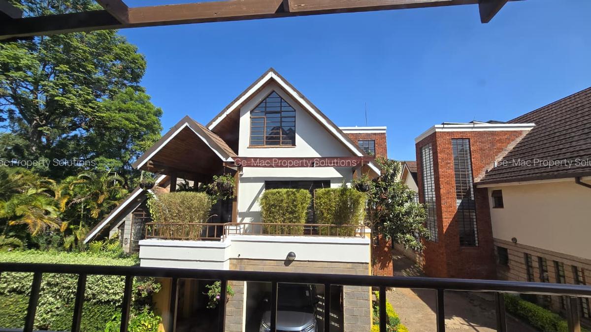 5 Bed House with En Suite in Lavington - 2