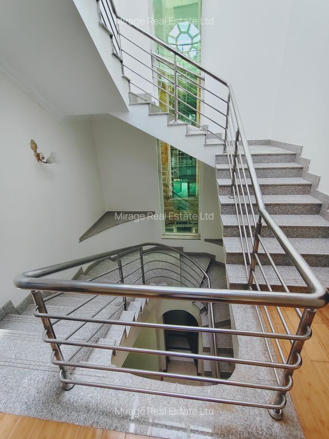 4 Bed Villa with En Suite in Riverside - 3