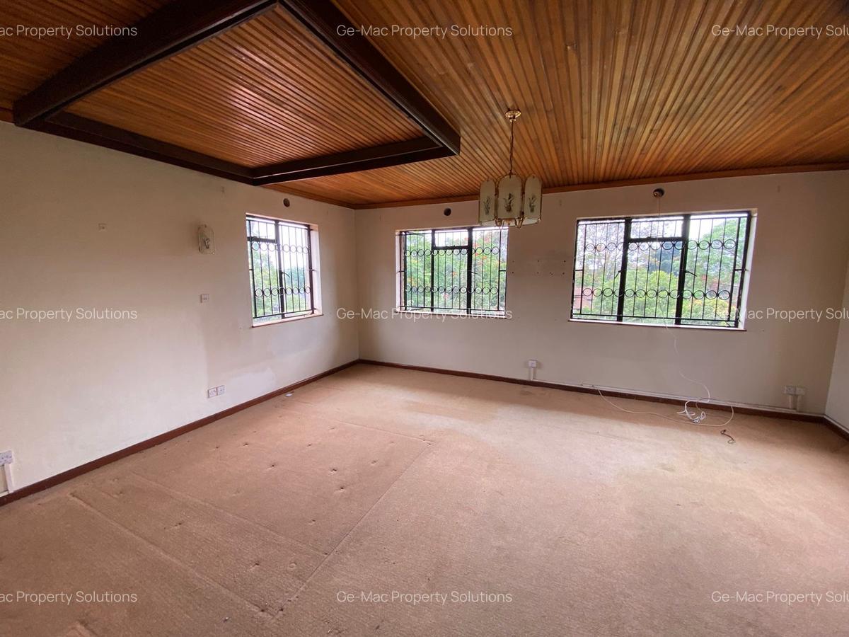 5 Bed House with En Suite in Runda - 14