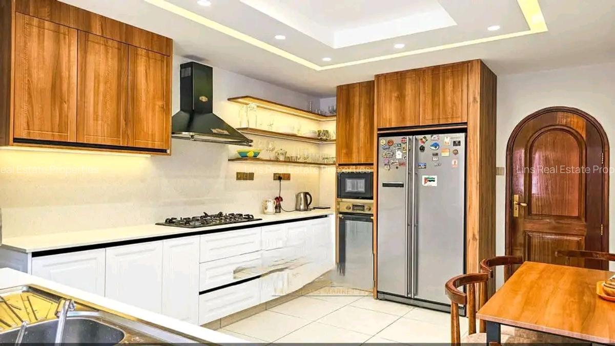 4 Bed Townhouse with En Suite in Brookside - 5