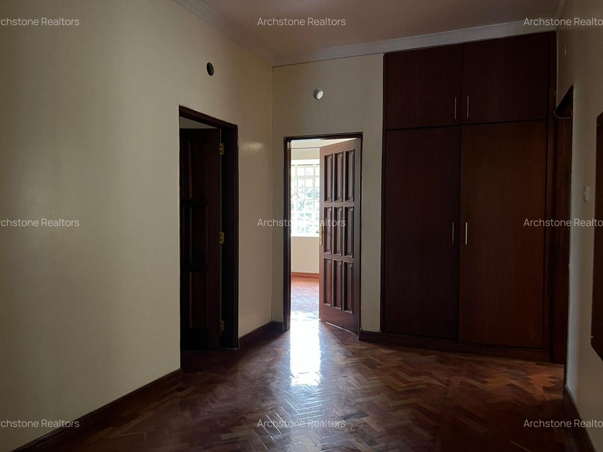 5 Bed House with En Suite in Lavington - 4