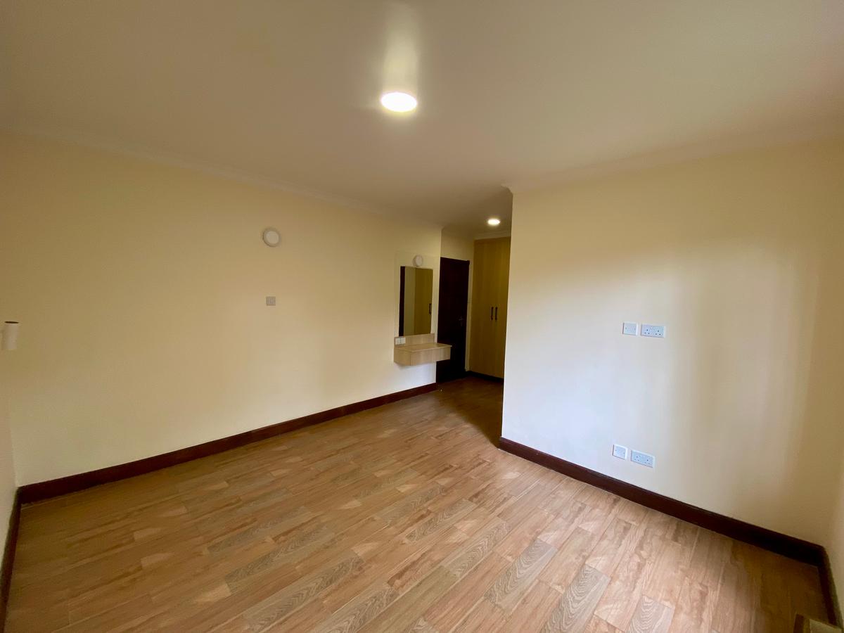 5 Bed Townhouse with En Suite in Spring Valley - 9