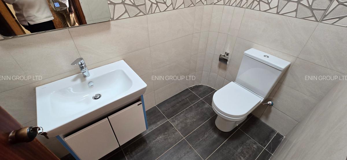 5 Bed House with En Suite at Nyari Central - 18