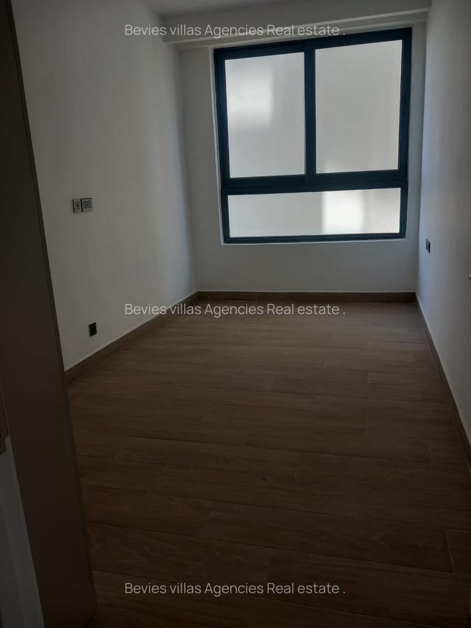 3 Bed Apartment with En Suite in Riverside - 16