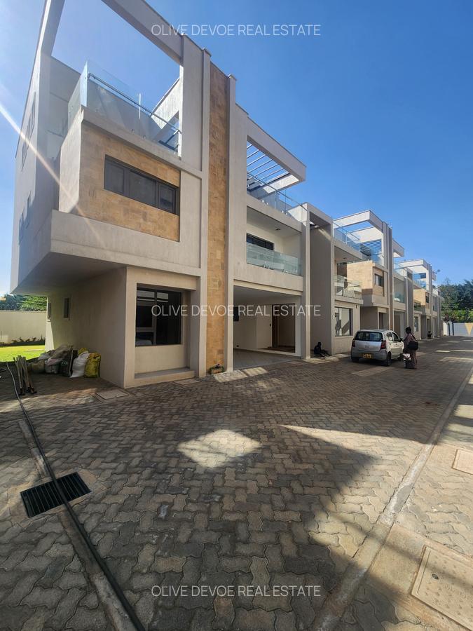 5 Bed Townhouse with En Suite in Lavington - 1