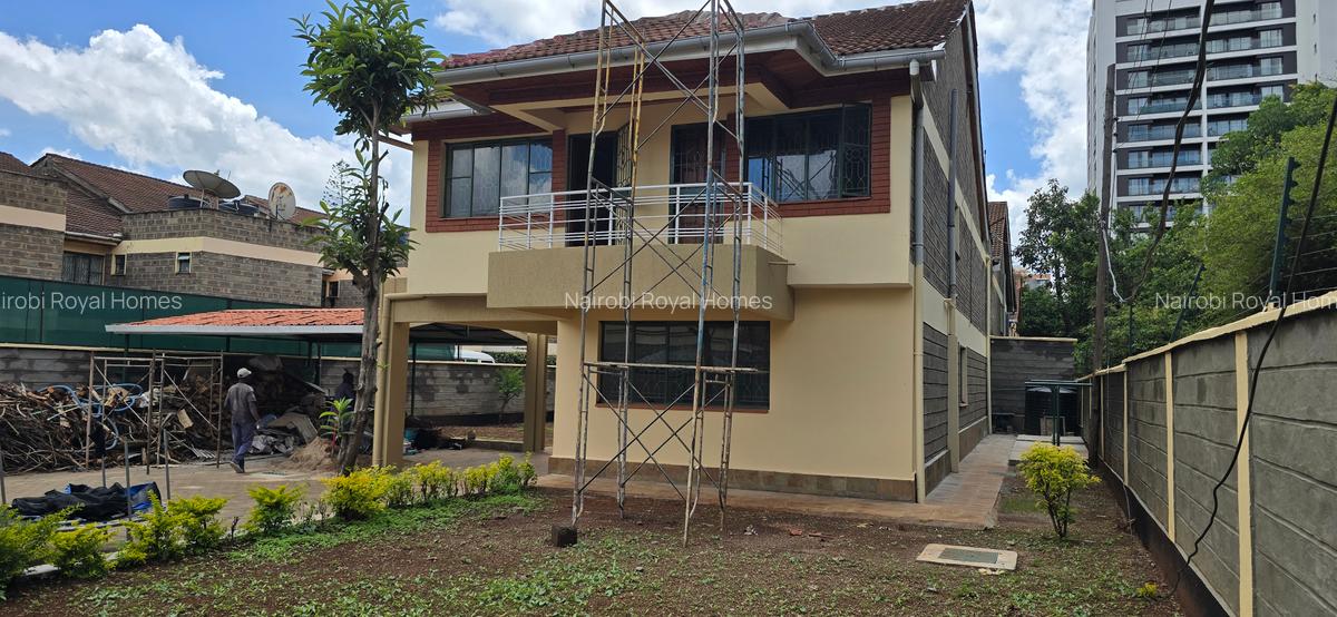5 Bed Townhouse with En Suite at Lavington Green - 4
