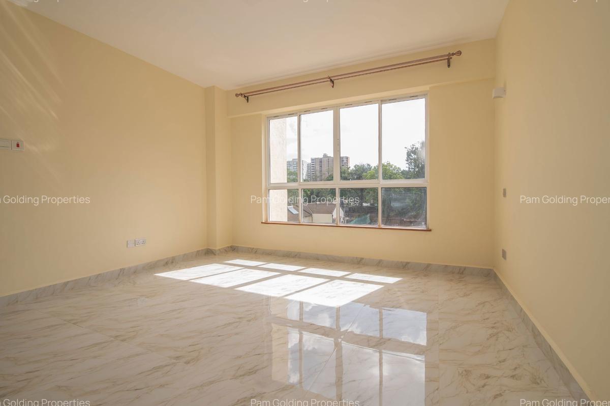 4 Bed Apartment with En Suite at 4Th Parklands - 13