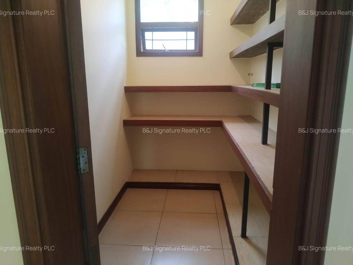 3 Bed Apartment with En Suite in Riverside - 15