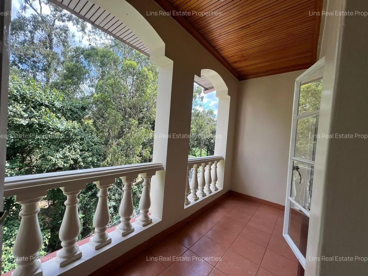 4 Bed Townhouse with En Suite in Lavington - 9