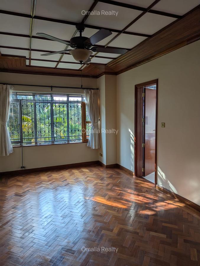 5 Bed House with En Suite in Runda - 10