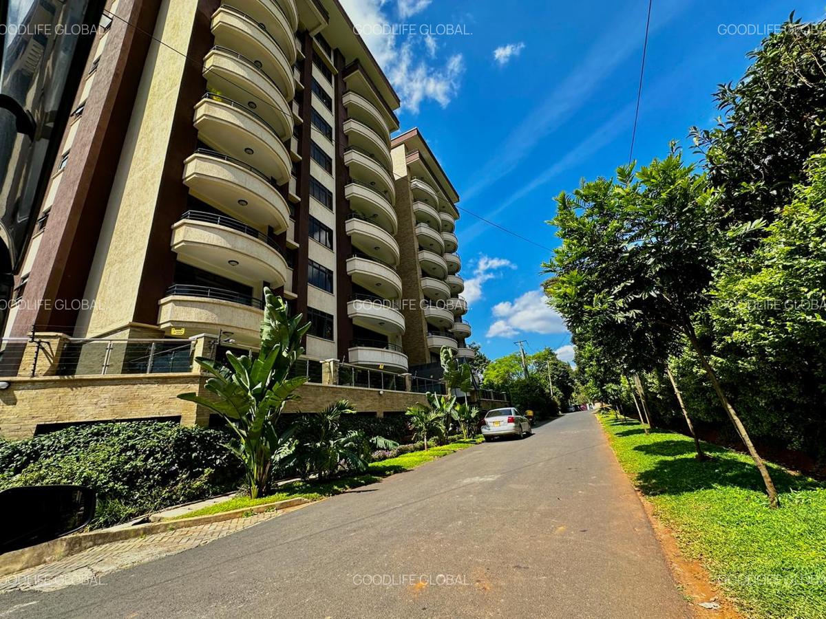 4 Bed Apartment with En Suite at Riverside - 1