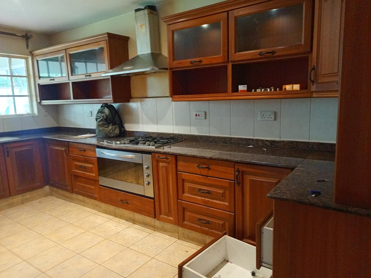 5 Bed Villa with En Suite in Lavington - 5