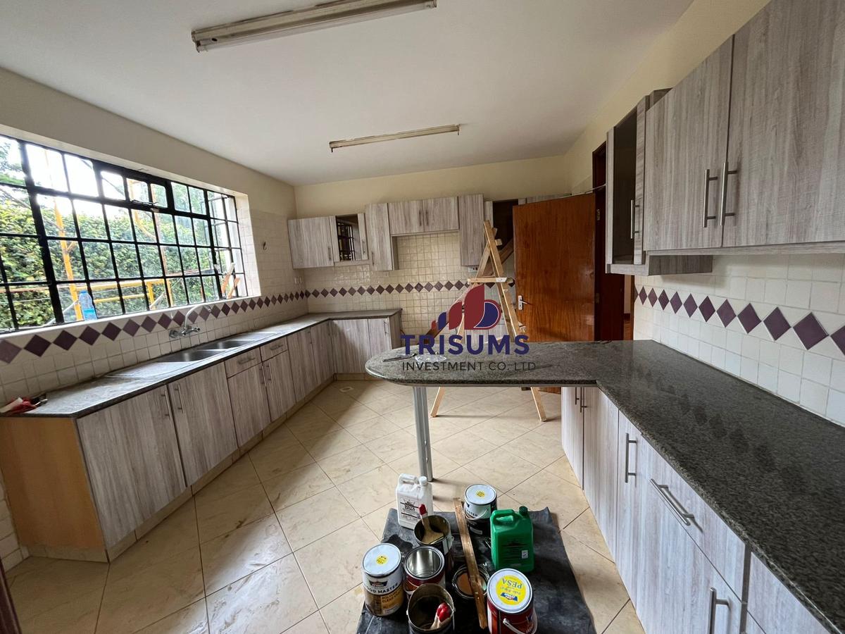 4 Bed Townhouse with En Suite at Westlands - 3