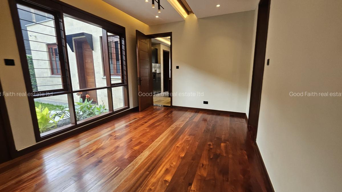 5 Bed House with En Suite in Runda - 11