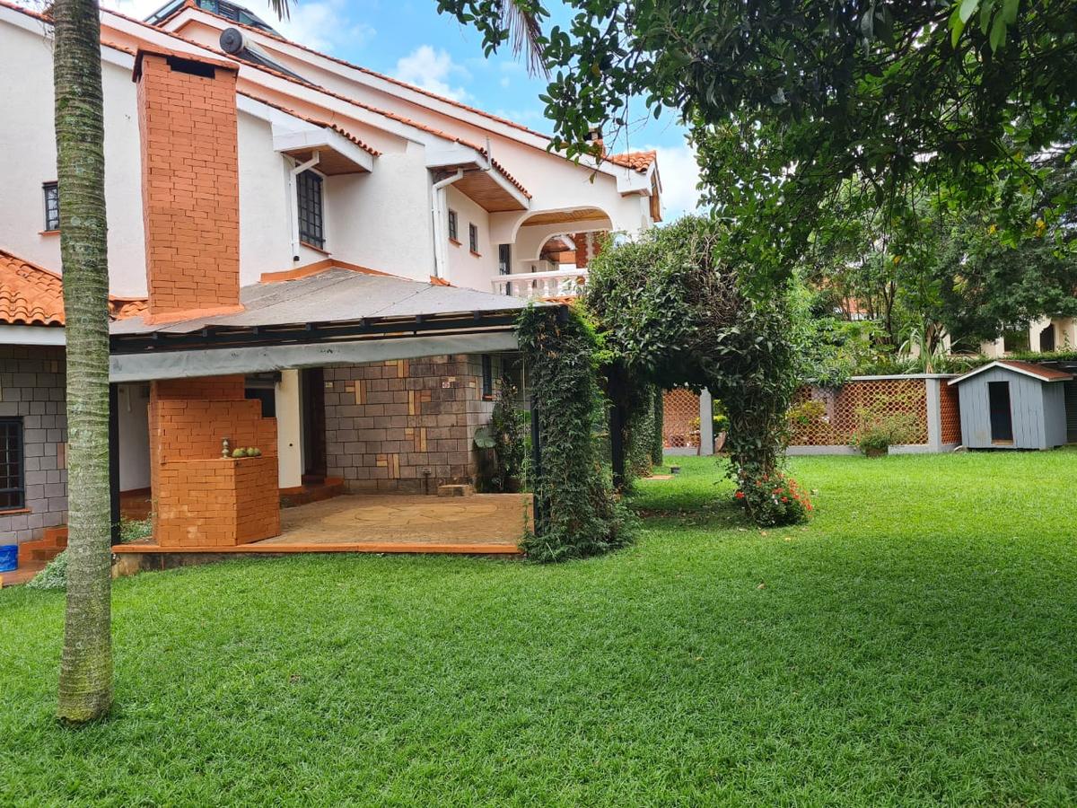 5 Bed House with En Suite in Runda - 17