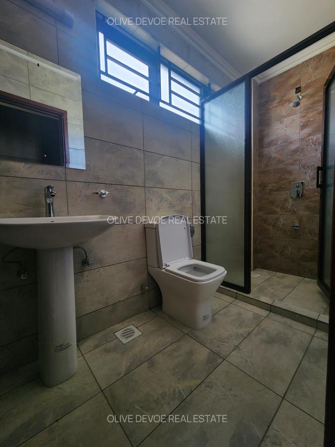 5 Bed Townhouse with En Suite in Syokimau - 11