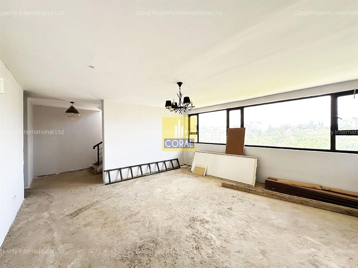 5 Bed Apartment with Swimming Pool in Riverside - 7