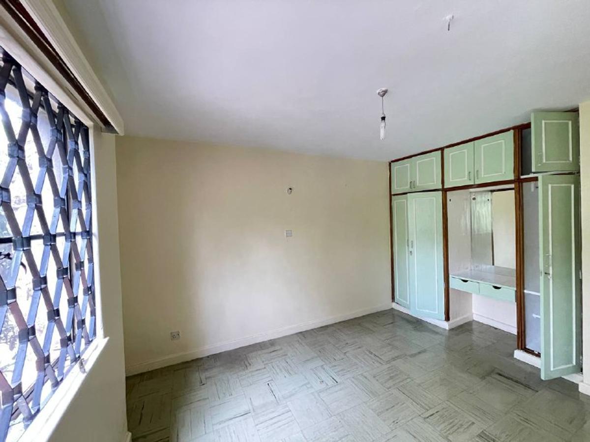 3 Bed Apartment with En Suite in Kilimani - 4