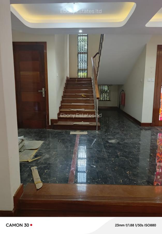 5 Bed Townhouse with En Suite in Lavington - 6