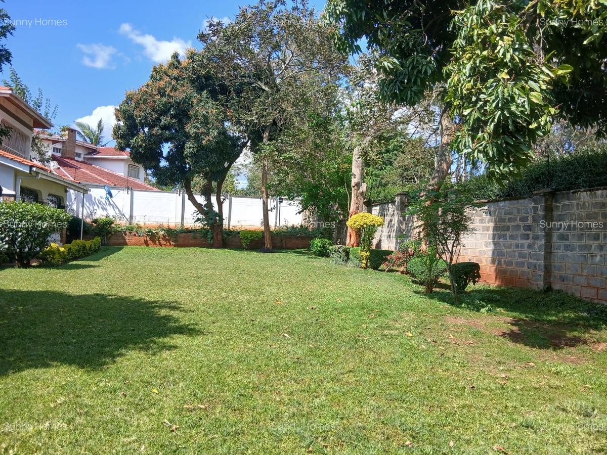 4 Bed Villa with En Suite at Rossylin Lone Tree - 8